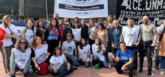 Entrega de firmas en defensa de la Universidad Nacional Madres de Plaza de Mayo
