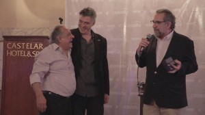 Aníbal Oliveras, Pedro Sanllorenti y Carlos De Feo durante los homenajes