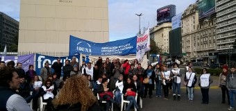 Obelisco: Universitarios realizaron clases públicas y un banderazo denunciando el fallo que suspende el ingreso irrestricto
